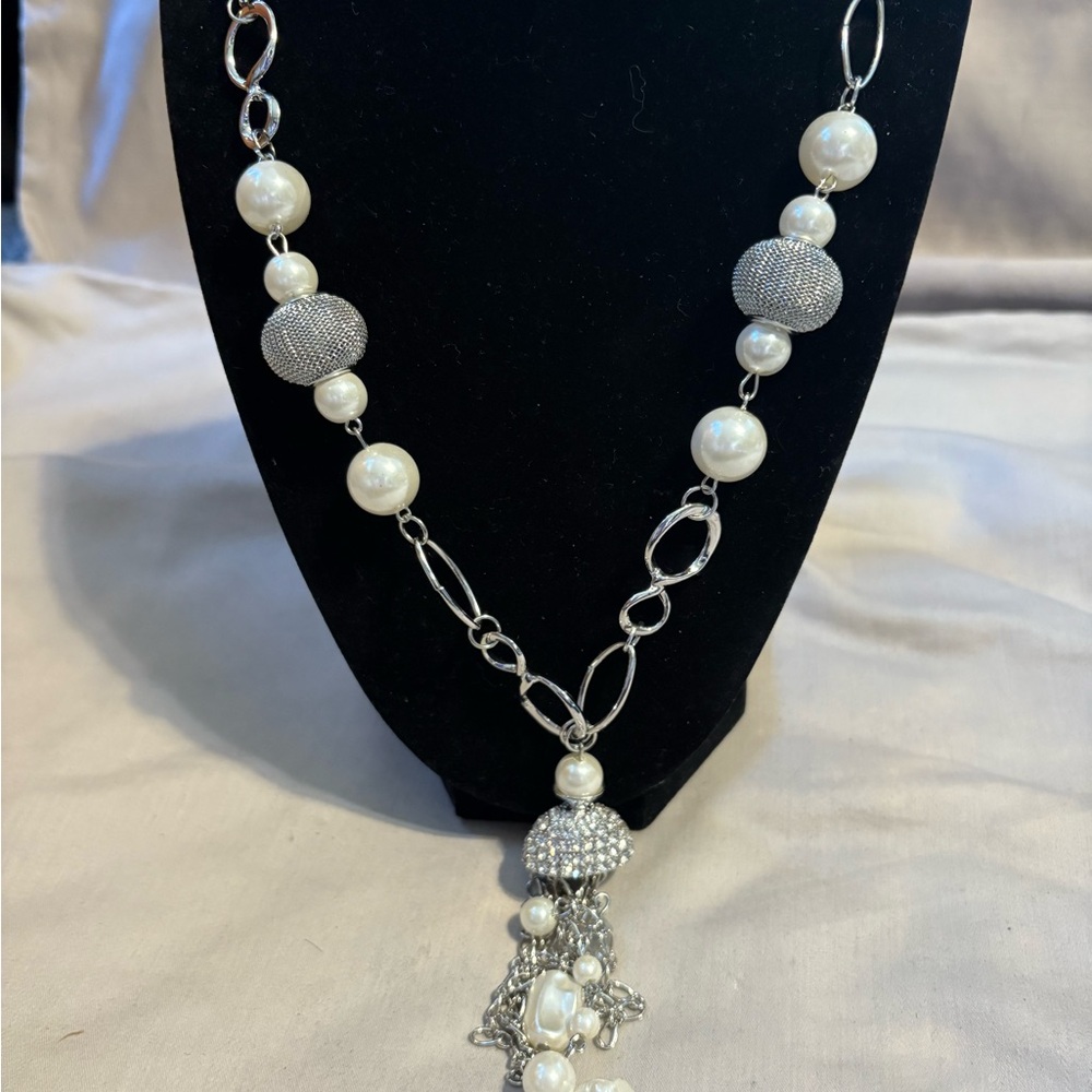 Elegant Silver and White Pearl Necklace